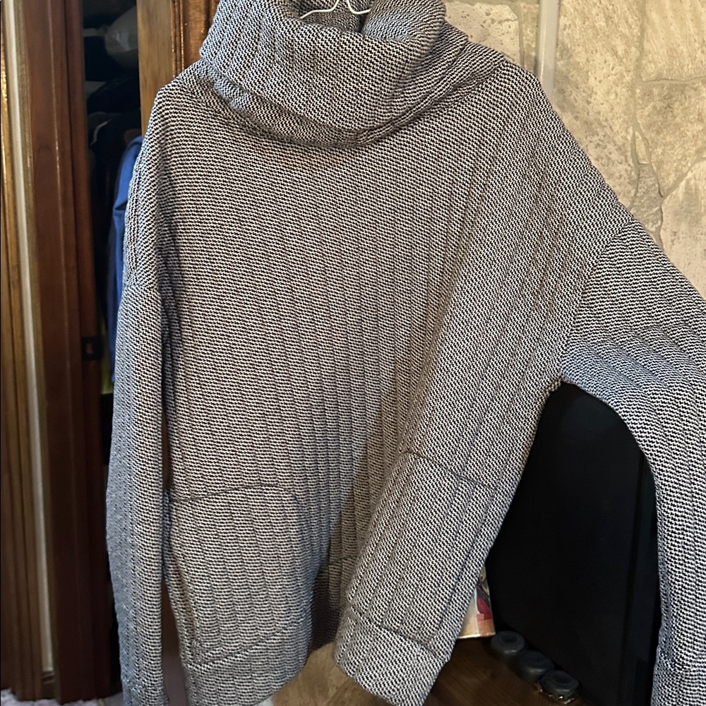 GAP Black and White Patterned Sweater